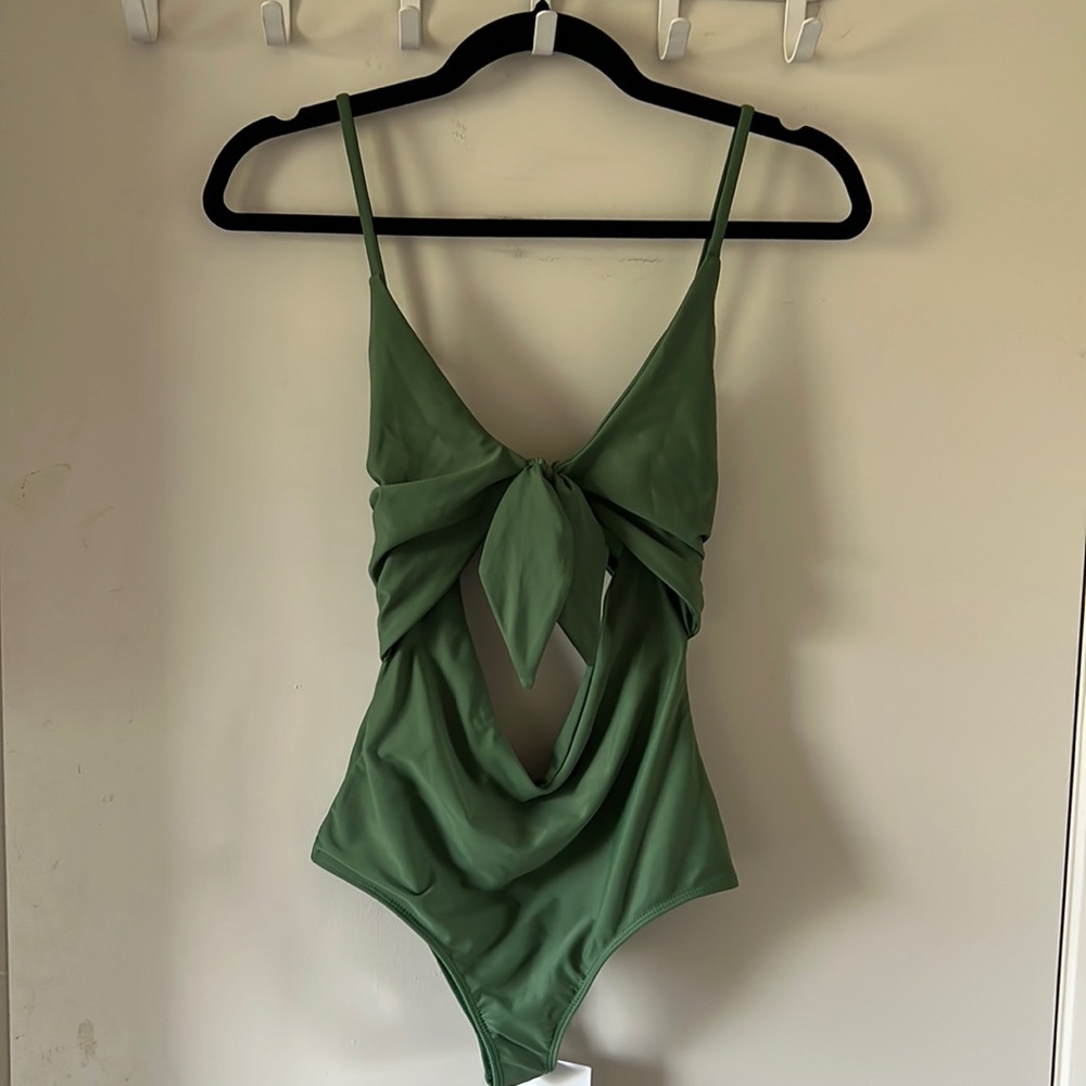 NWT Beachriot Cutout Front Tie One Piece Swimsuit in green